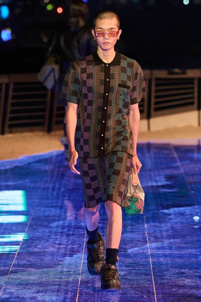 Look 30